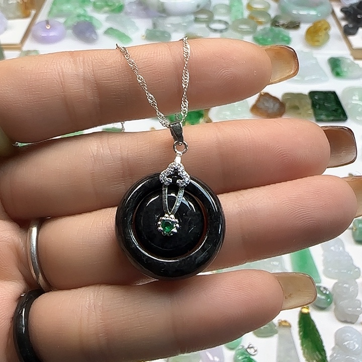 翡翠颈饰未镶嵌字母扣一套