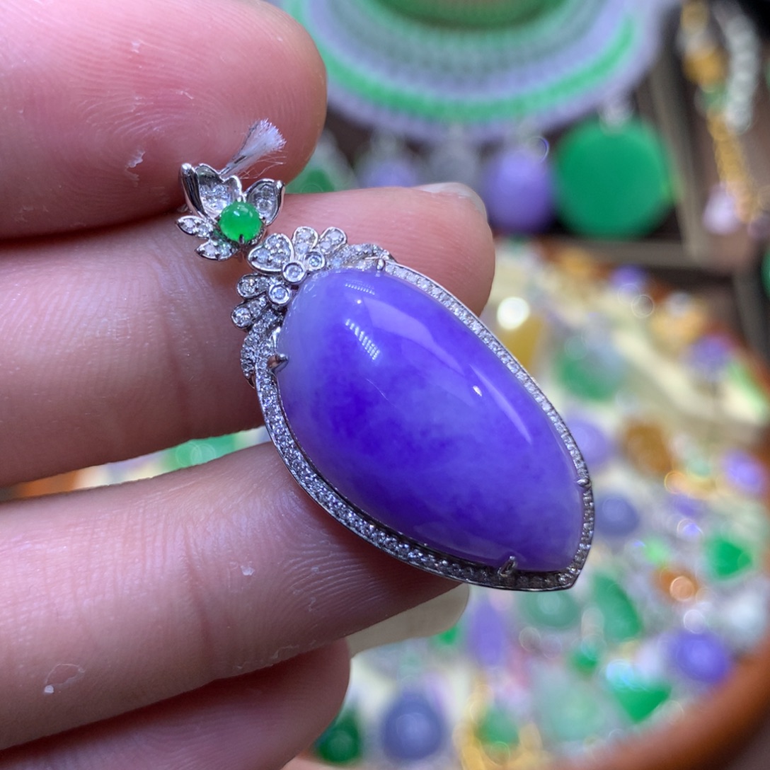 翡翠18K金镶嵌颈饰