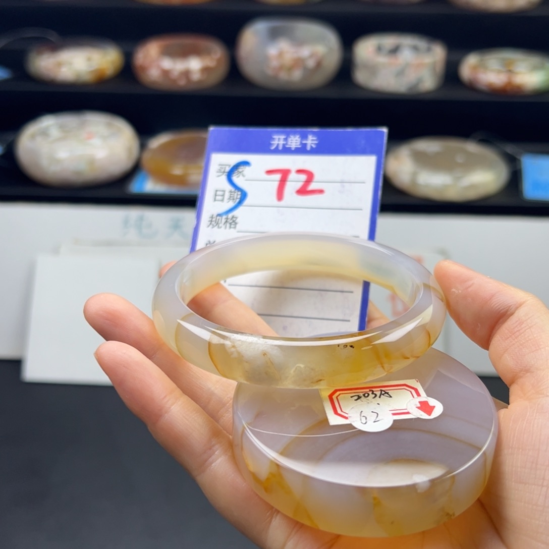 石英质玉手镯未镶嵌