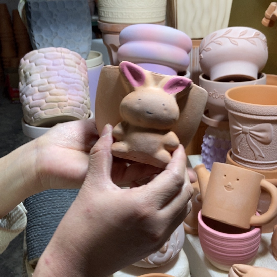 11×8手工彩绘小兔子盆 粗陶1个