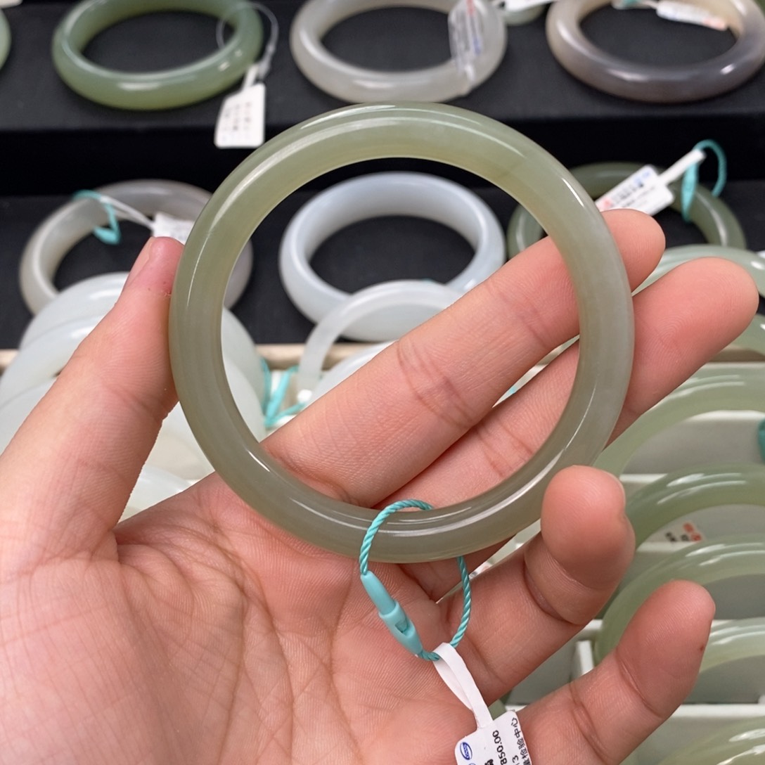 和田玉手镯未镶嵌56