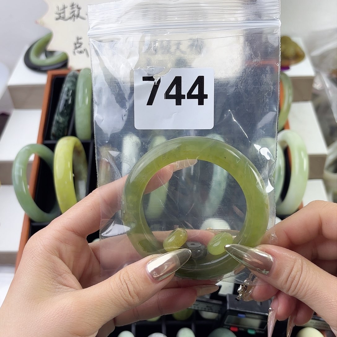 蛇纹石玉手镯未镶嵌让****葱