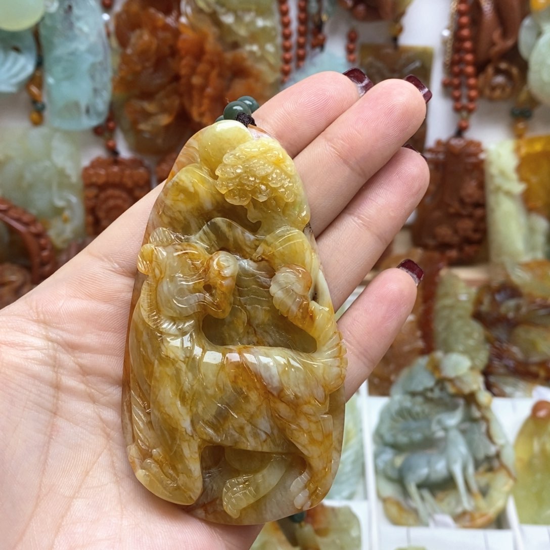 蛇纹石玉颈饰未镶嵌