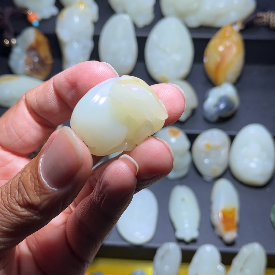 和田玉颈饰未镶嵌挪**林