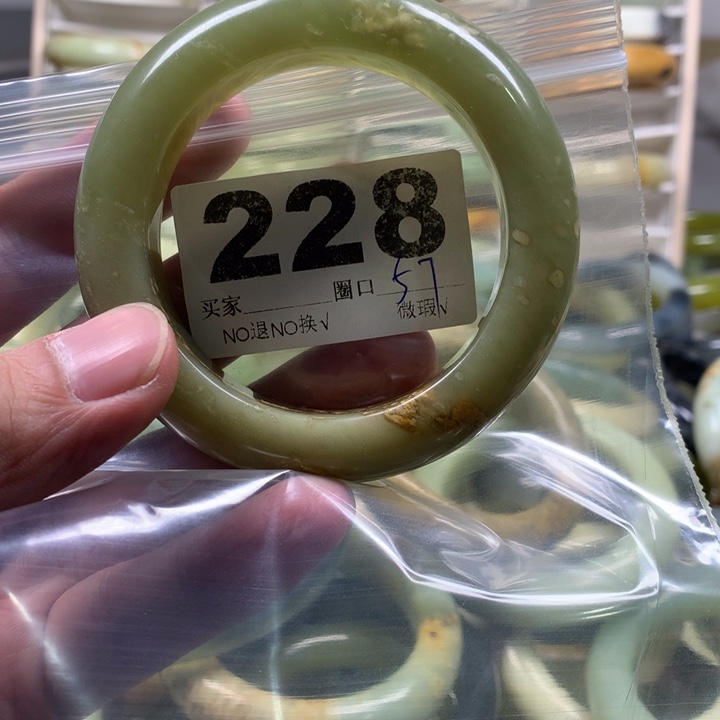 蛇纹石玉手镯未镶嵌