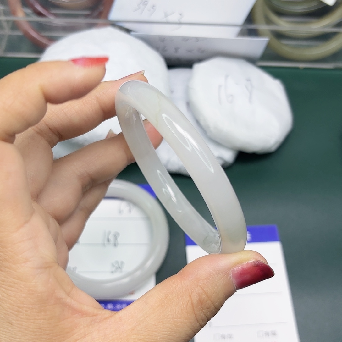 石英质玉未镶嵌手镯63-5758