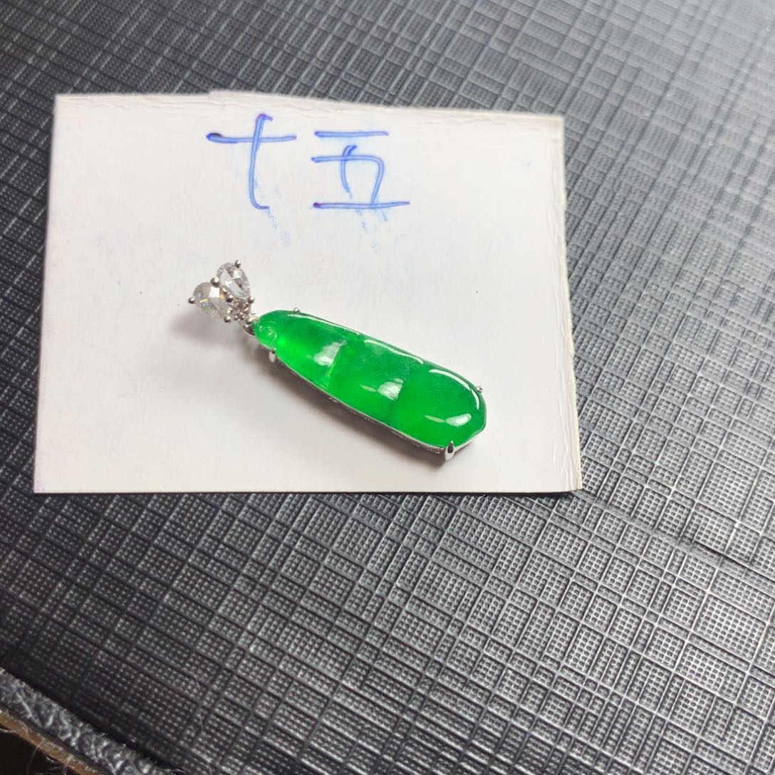 翡翠18K金镶嵌颈饰翡翠