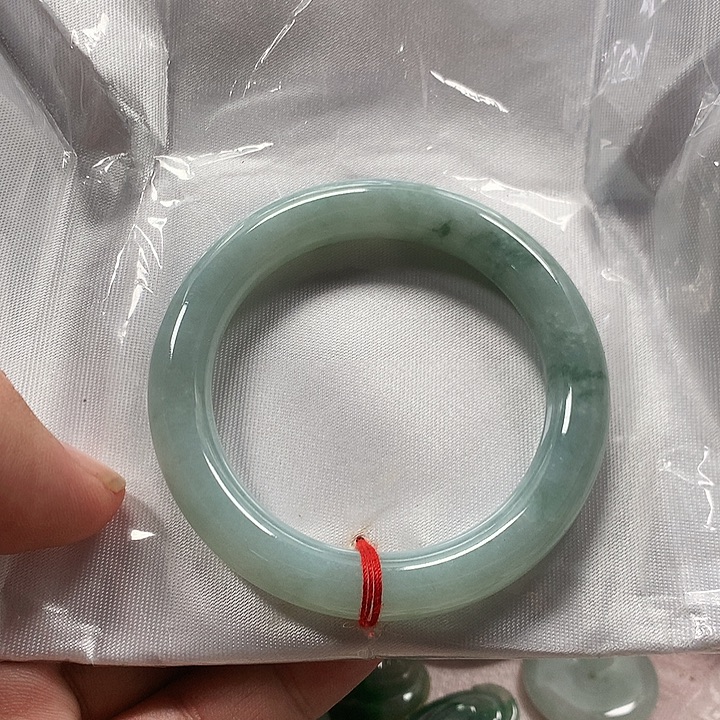 翡翠未镶嵌手镯缅甸翡翠手镯圈口52