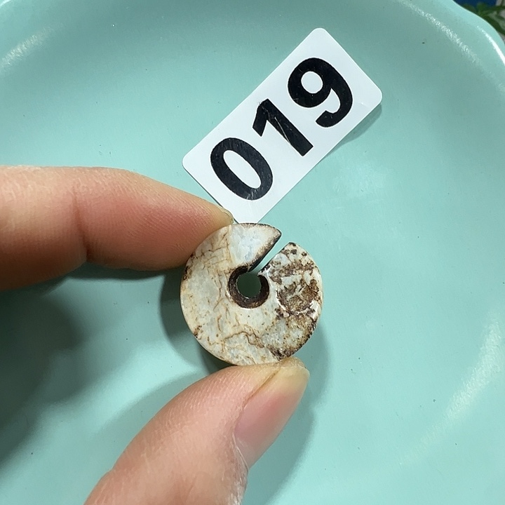 用***8透闪石质玉未镶嵌挂件