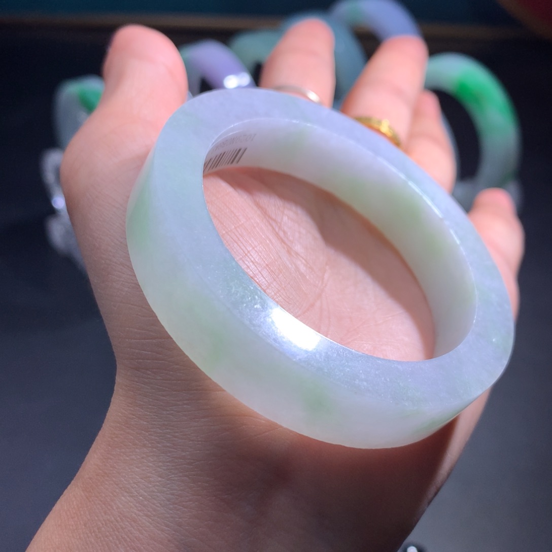 未镶嵌翡翠手镯定制翡翠