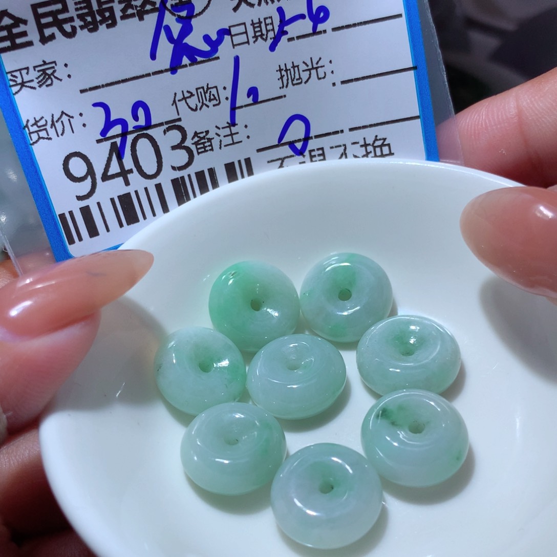 翡翠未镶嵌颈饰悠**越
