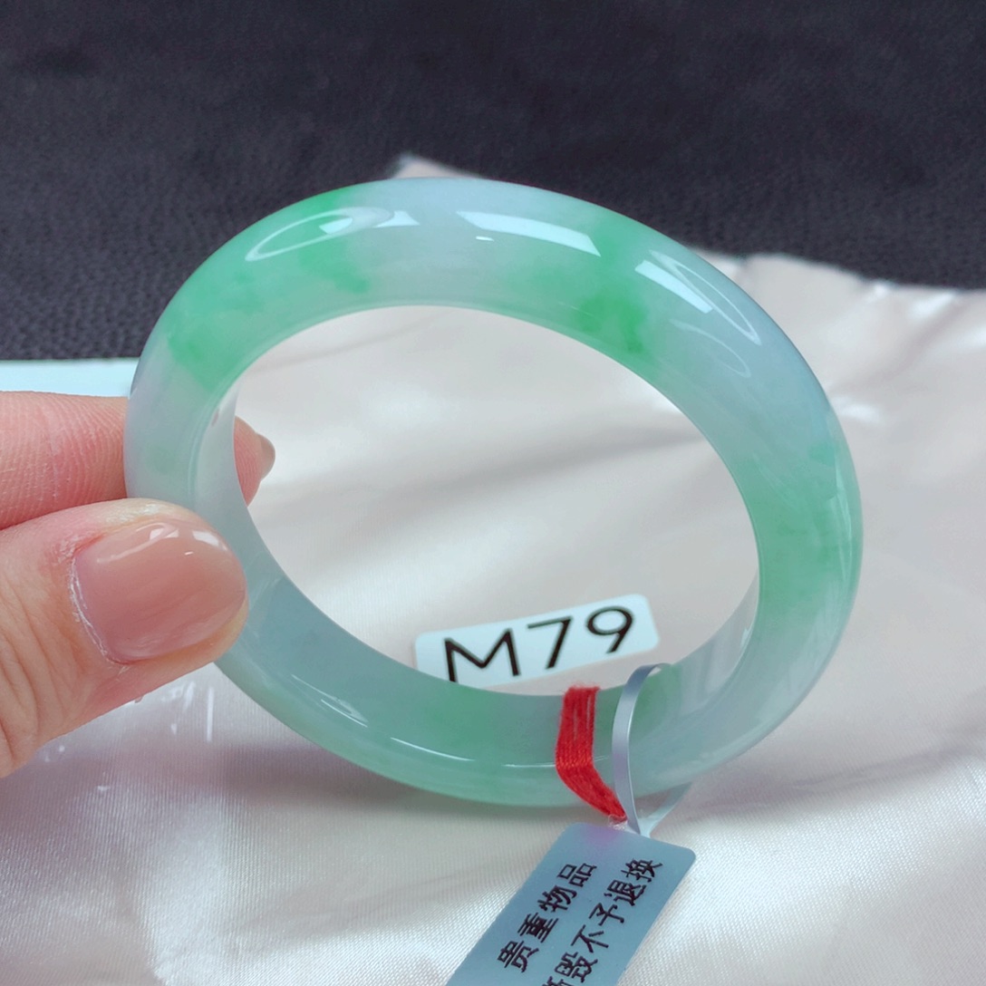 翡翠手镯未镶嵌手镯88