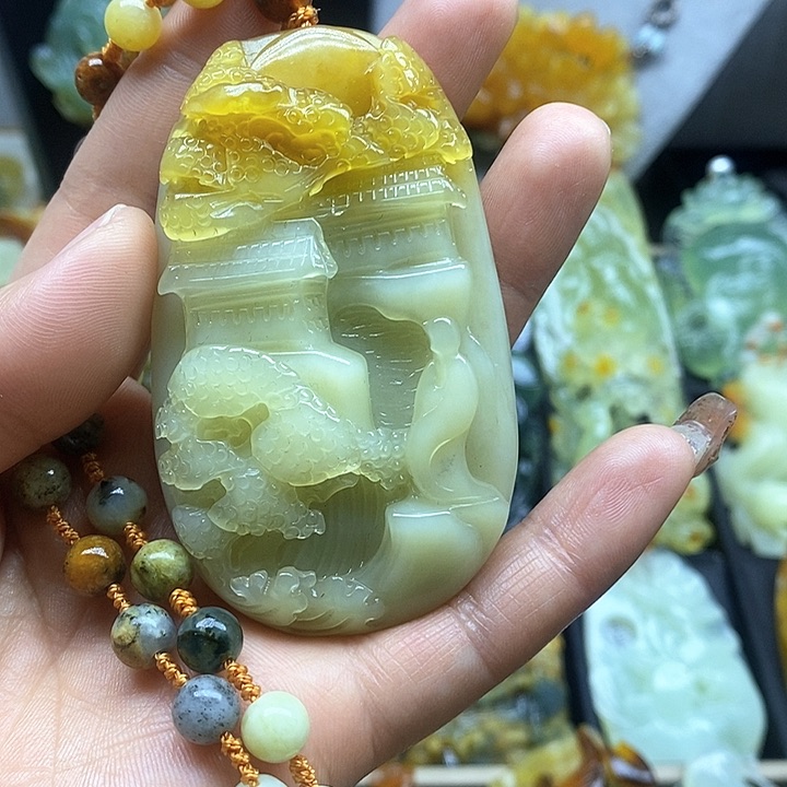 蛇纹石玉挂件未镶嵌