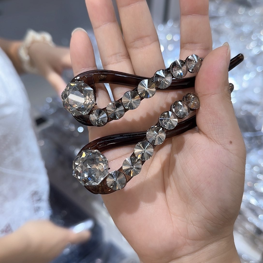 无非金属2个满钻扭扭