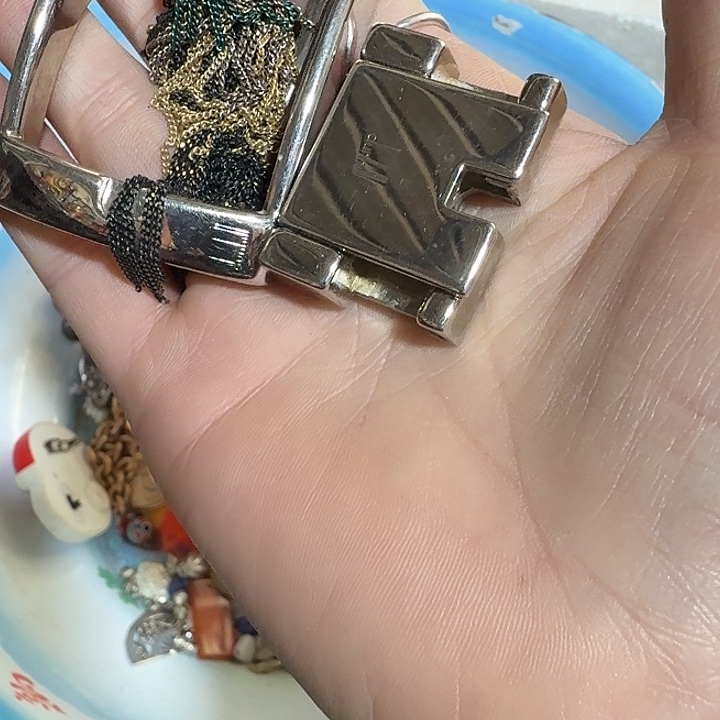 小***呀扇子svnschuvsjusjusfsnsvnscsfn