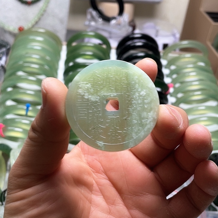 蛇纹石玉手镯未镶嵌
