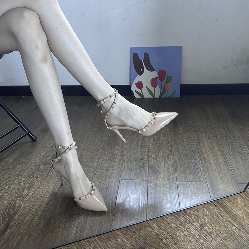 铆钉中空一字扣交叉带凉鞋女夏性感黑色高跟鞋细跟柳钉气质单鞋女