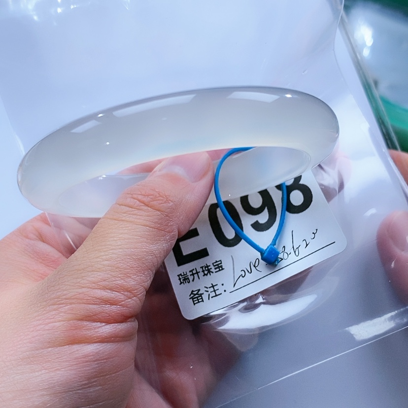 【闪购商品】手镯玛瑙/玉髓未镶嵌l****n