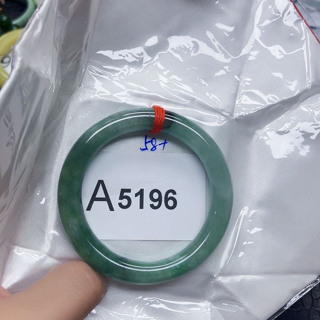 翡翠手镯未镶嵌默认微瑕