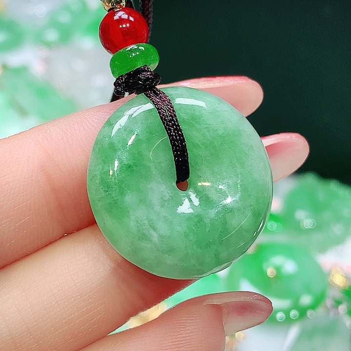 翡翠未镶嵌颈饰翡翠多样性发其一