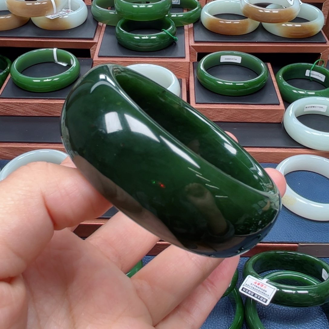 未镶嵌手镯和田玉（碧玉）5556