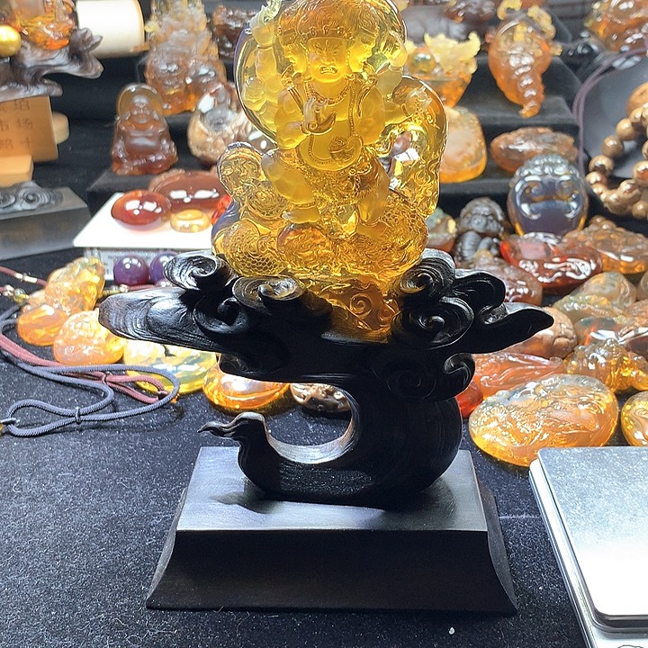 ****寶琥珀未镶嵌裸石六臂大黑天