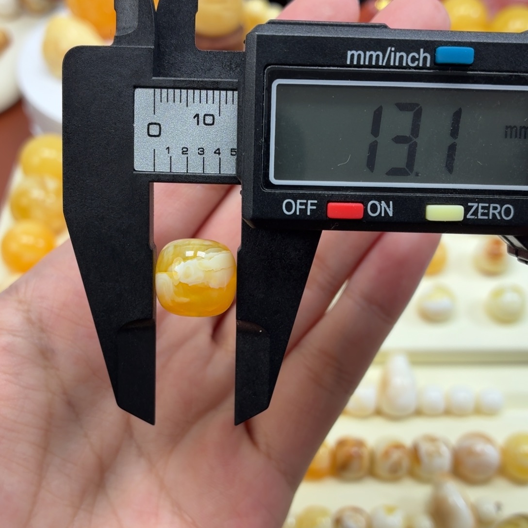 琥珀未镶嵌珠宝奇石焦皮金橘白溶洞荧光老型13mm