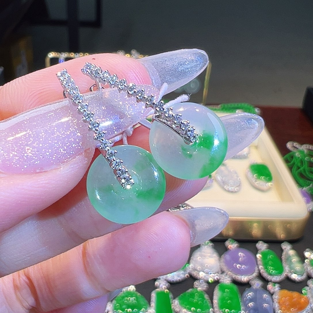 翡翠耳环18K金镶嵌翡翠