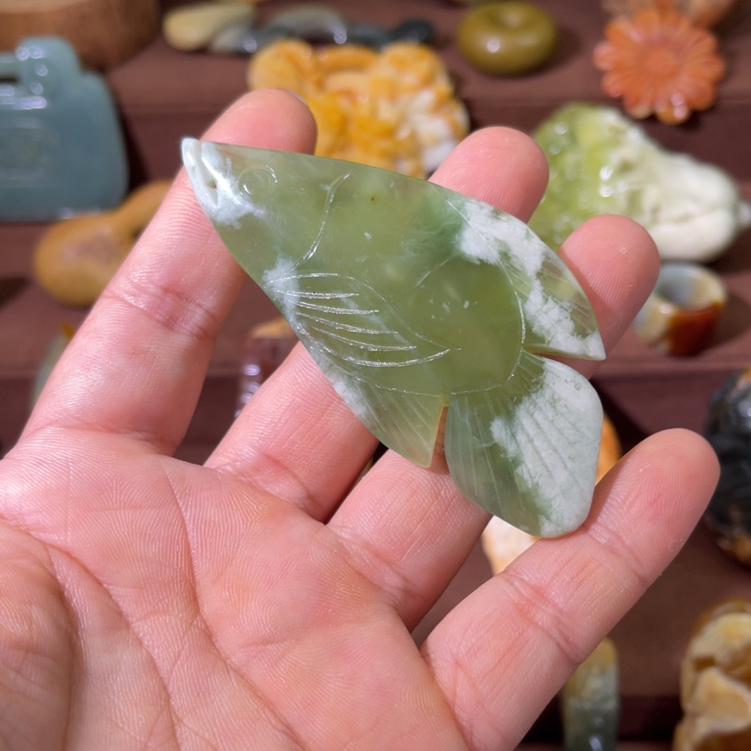 蛇纹石玉未镶嵌颈饰