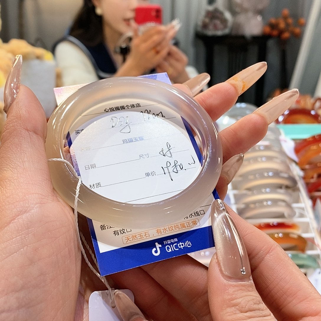 玛瑙/玉髓手镯未镶嵌D****n