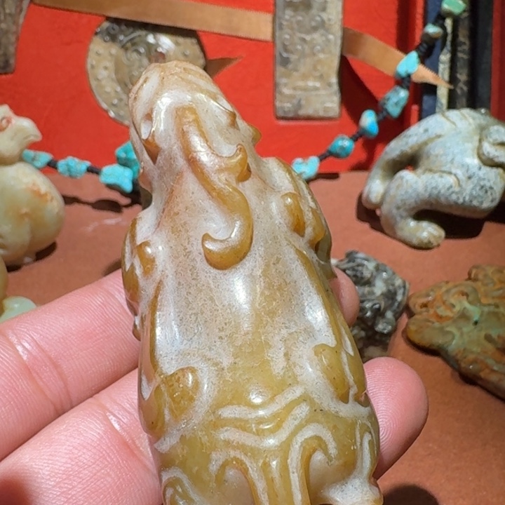 胡***贸和田玉（糖玉）未镶嵌颈饰
