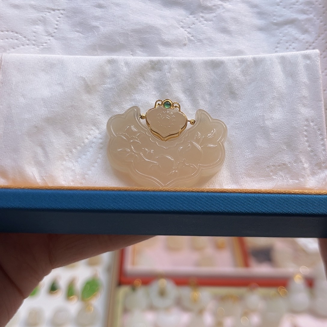 和田玉18K金镶嵌吊坠(不含链)