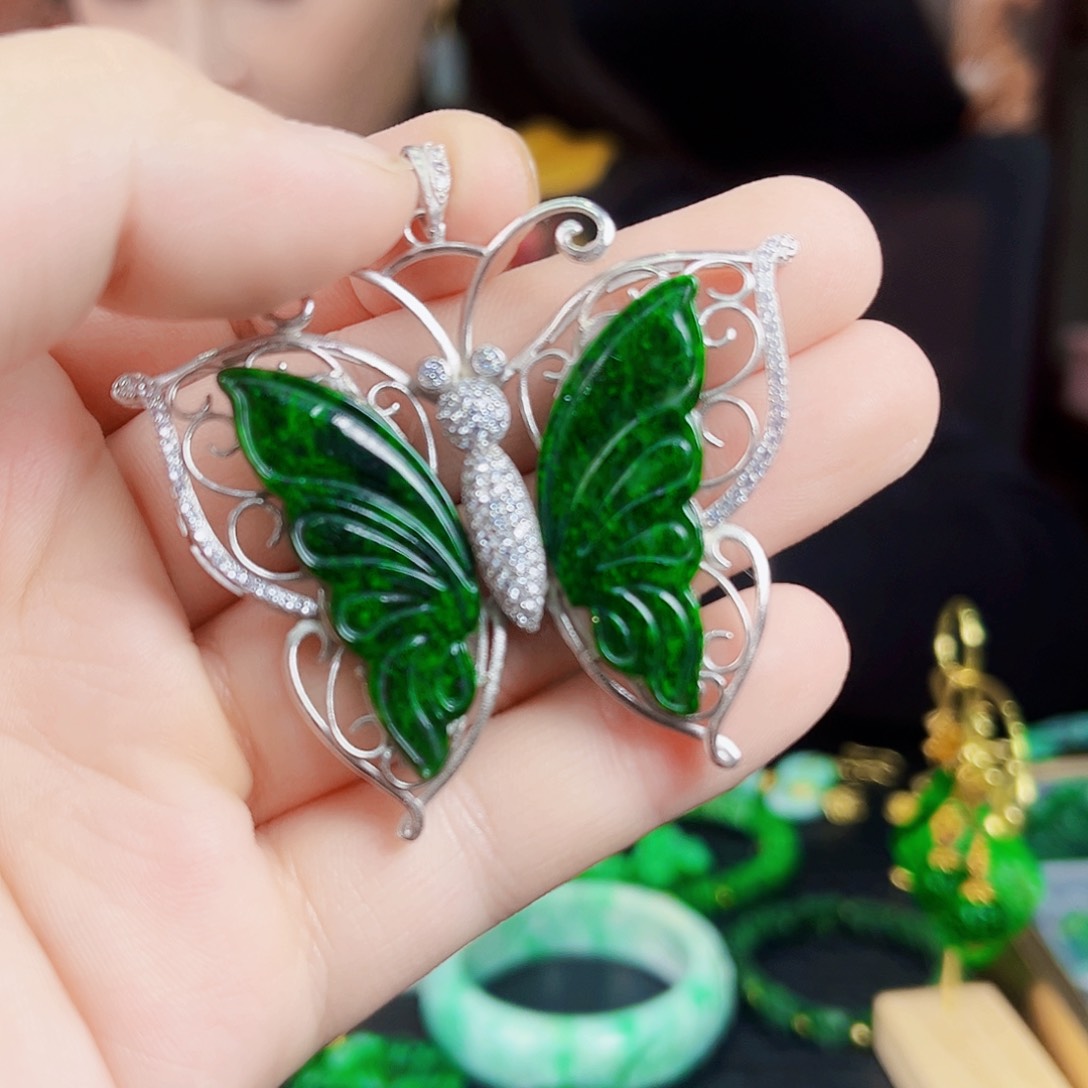 翡翠颈饰银S925镶嵌吊坠