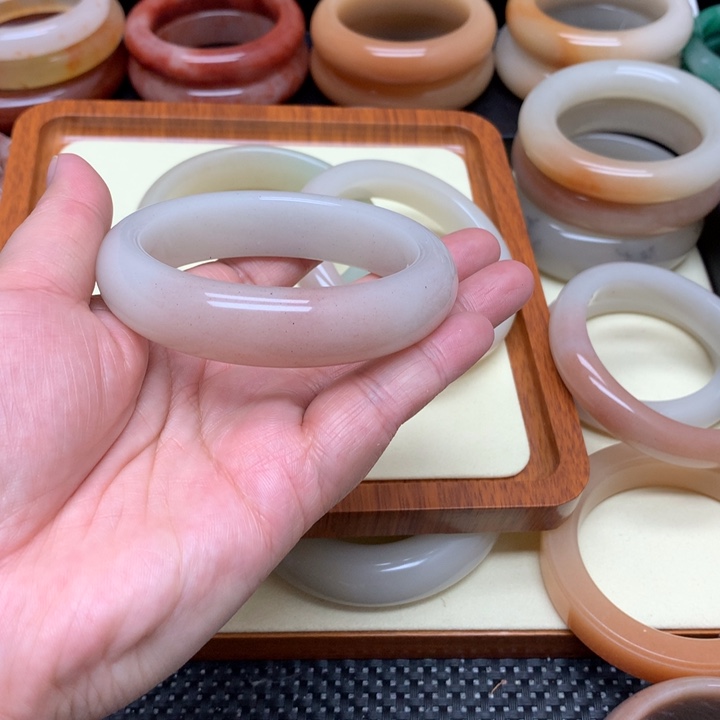 石英质玉手镯未镶嵌慧*