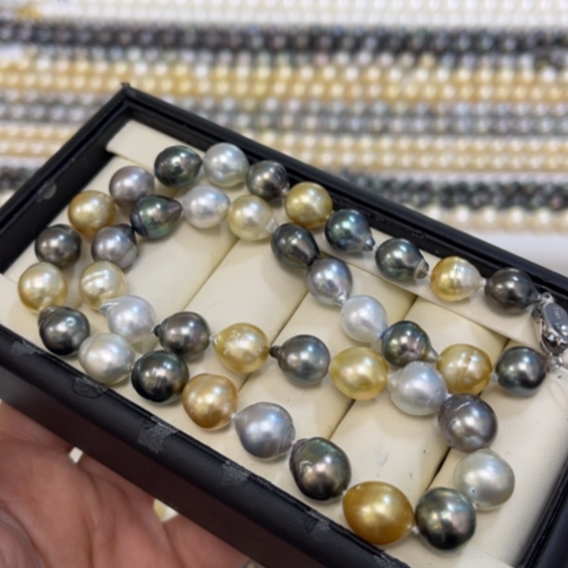 【闪购商品】海水珍珠颈饰银S925镶嵌9-11mm大溪地金珠澳白混彩