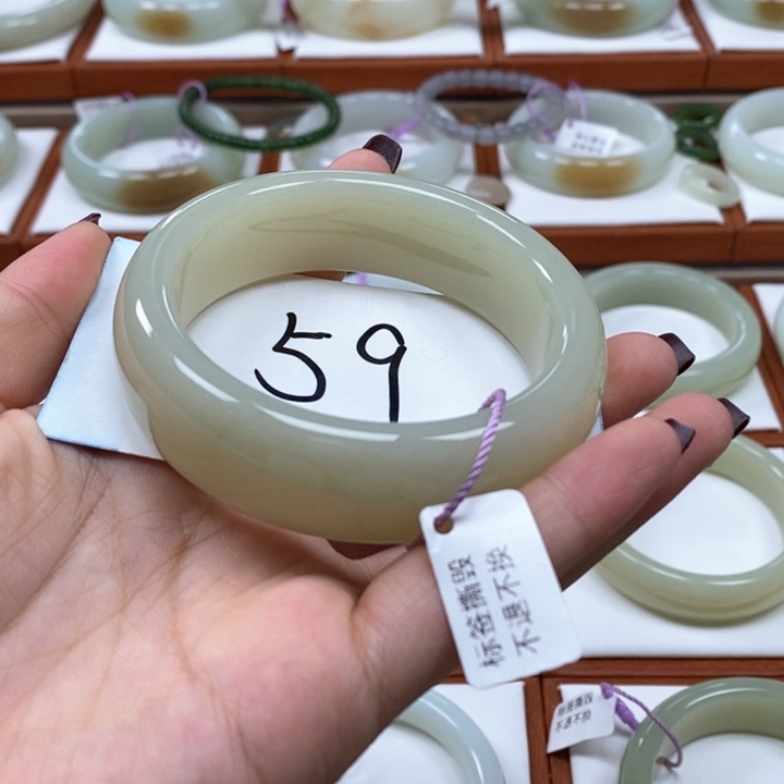 和田玉手镯未镶嵌