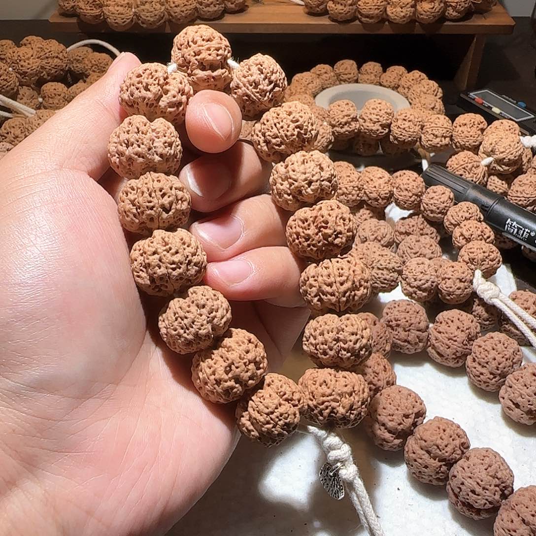 金刚菩提吊坠L****蜂窝