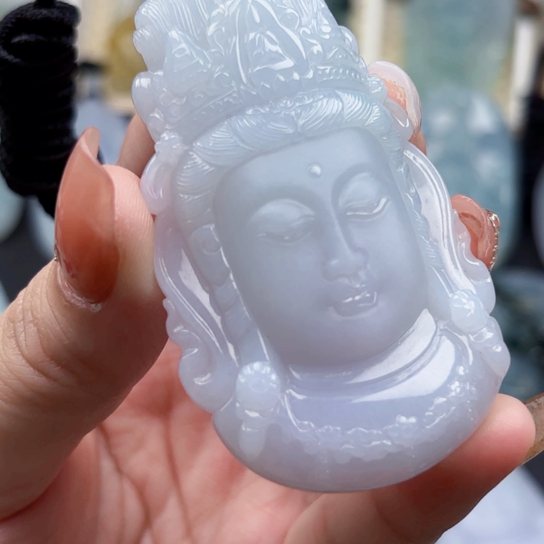翡翠未镶嵌颈饰观音