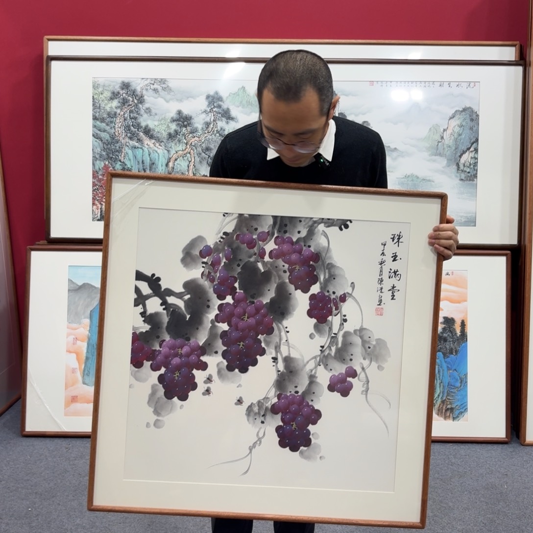 国画带框绘画作品