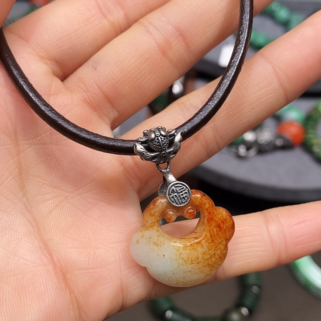 颈饰银S925镶嵌翡翠漂亮美眉