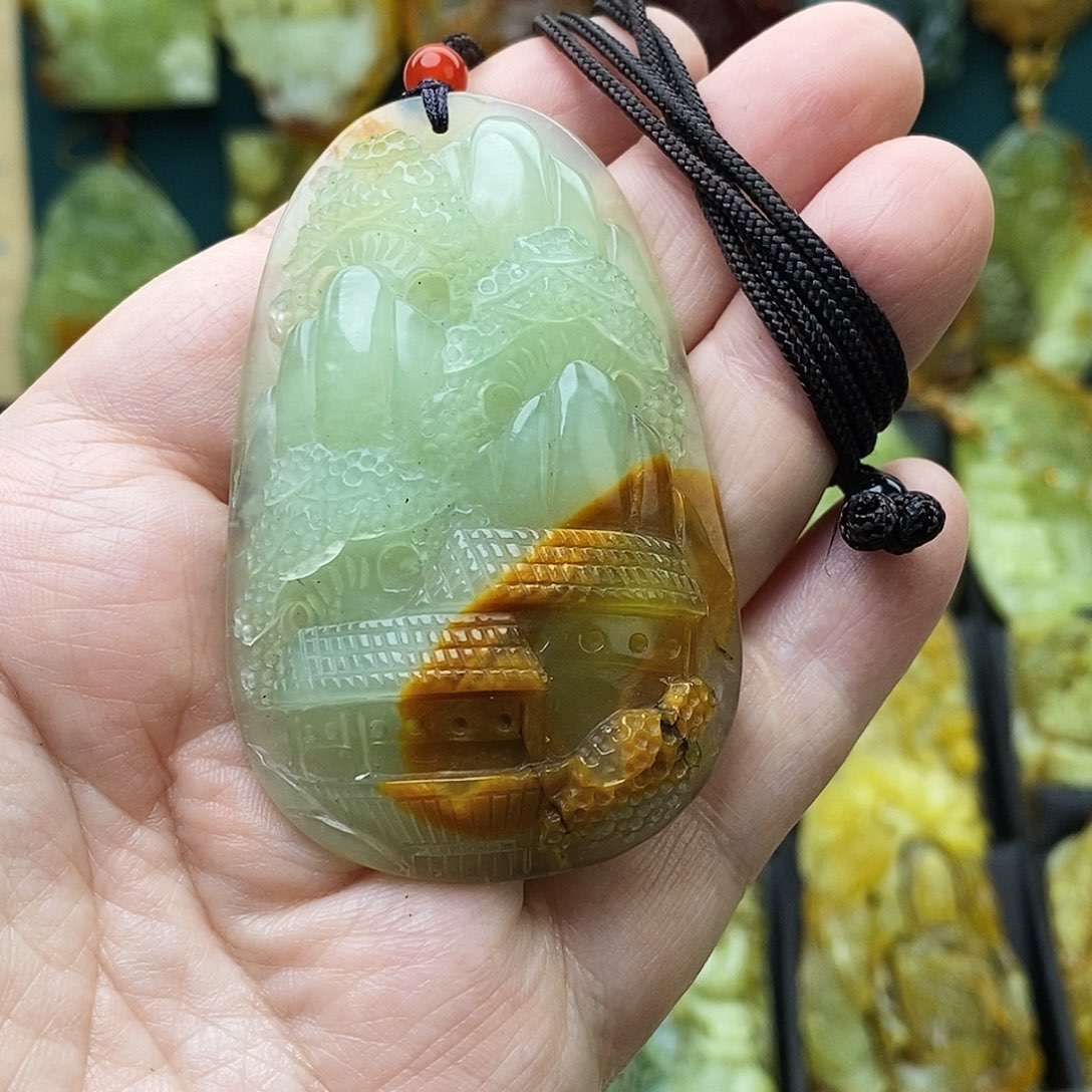 梦***少蛇纹石玉未镶嵌颈饰特价瑕疵山水牌