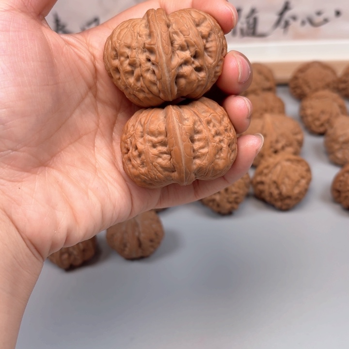 文玩核桃把件元宝46全品