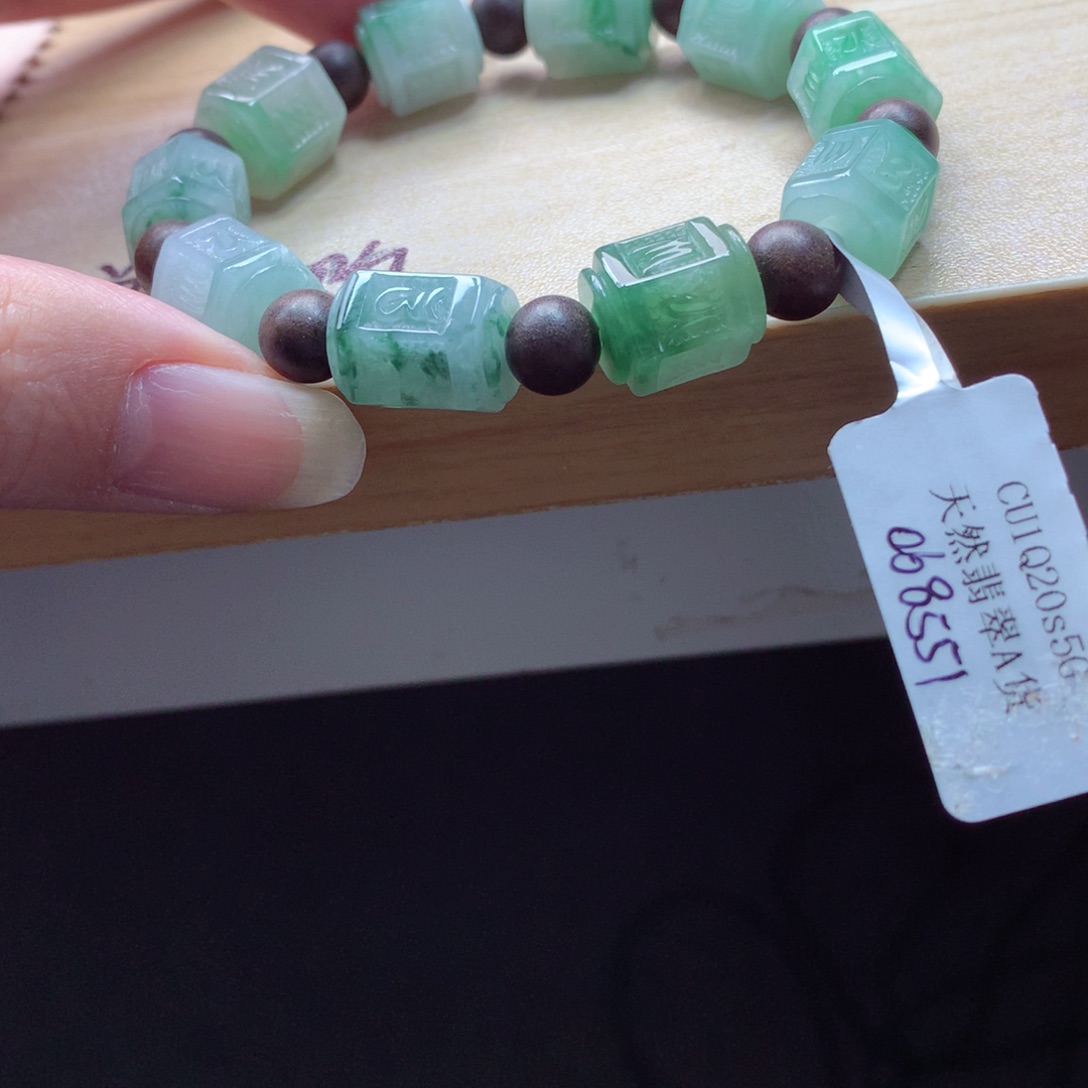 翡翠颈饰未镶嵌吊坠