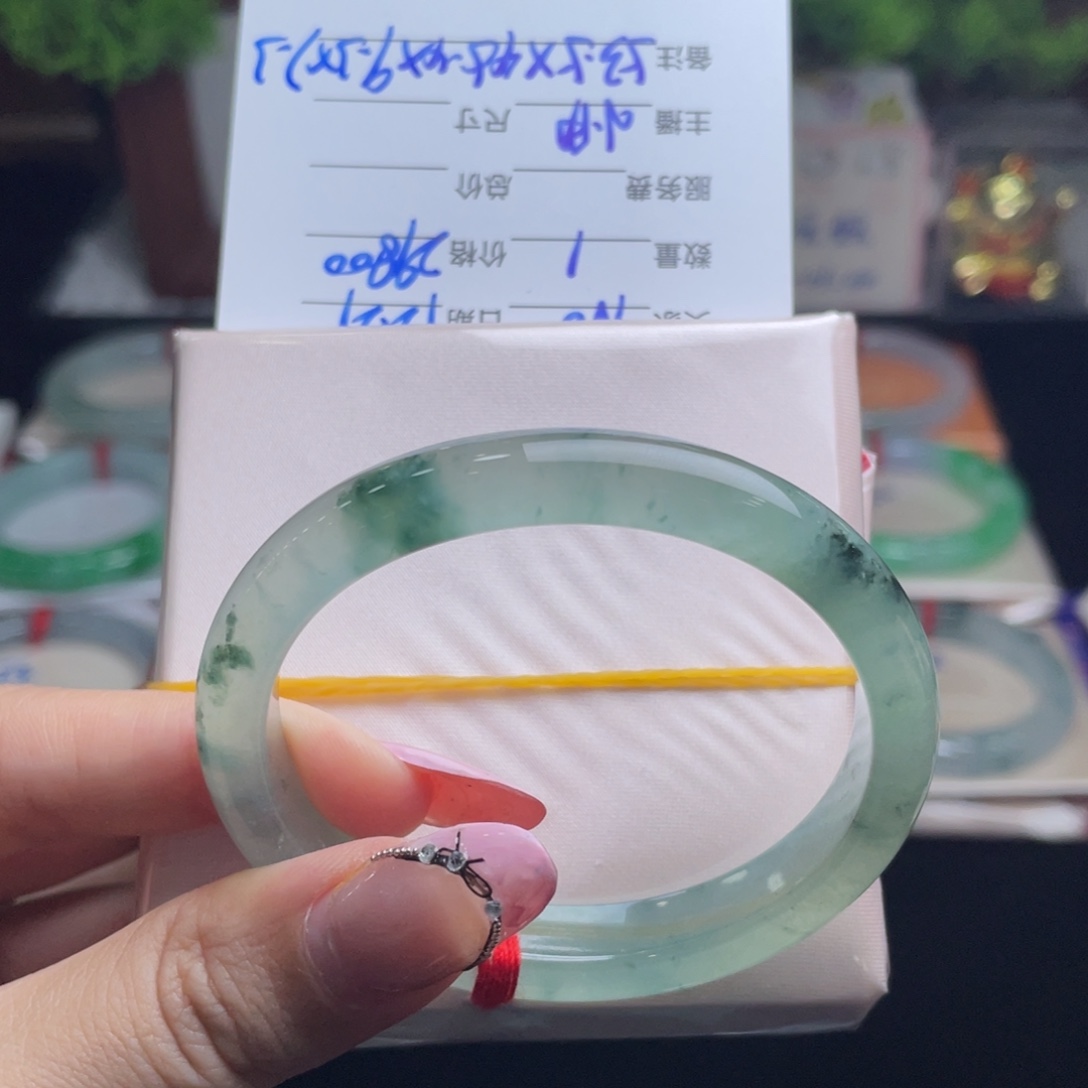 亚***撇翡翠未镶嵌手镯53.5贵妃