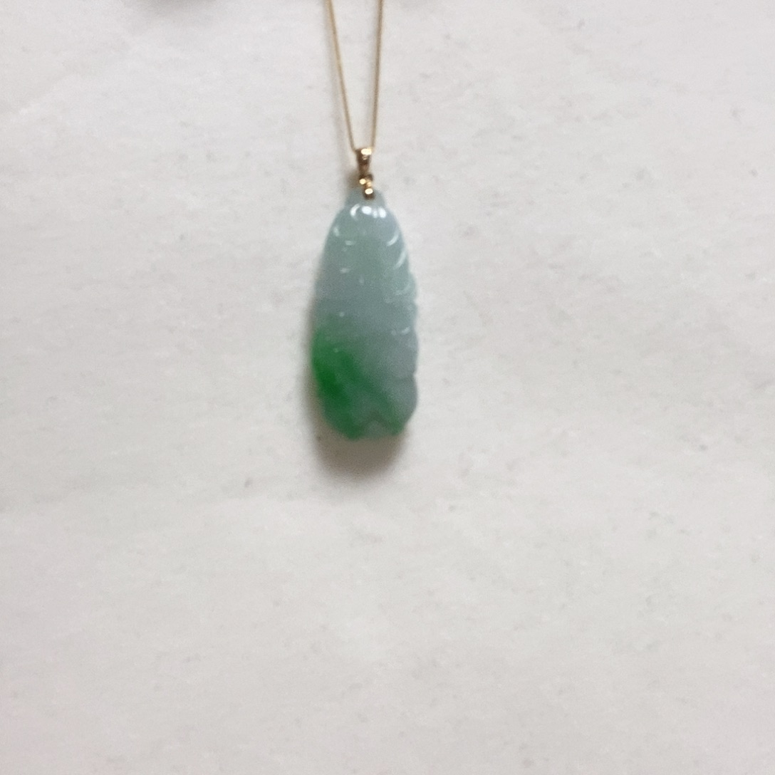 翡翠颈饰18K金镶嵌简单