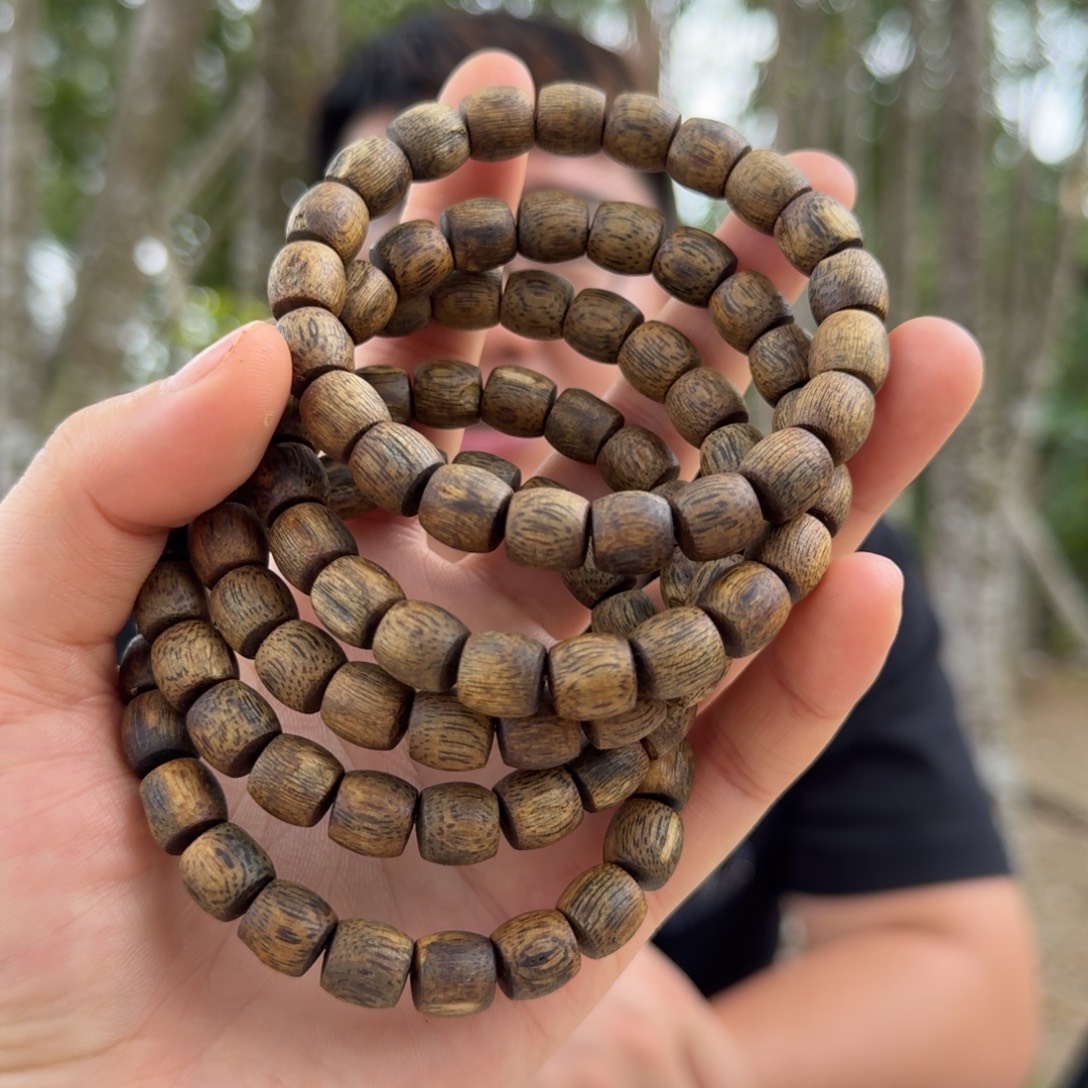 沉香沉香碎屑惠州料鼓珠单圈 9*8 （微瑕）多样性发一