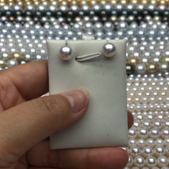 18K金镶嵌海水珍珠耳饰q****9