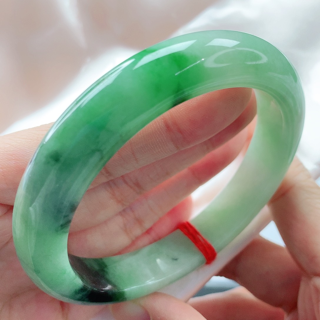 翡翠手镯未镶嵌，048