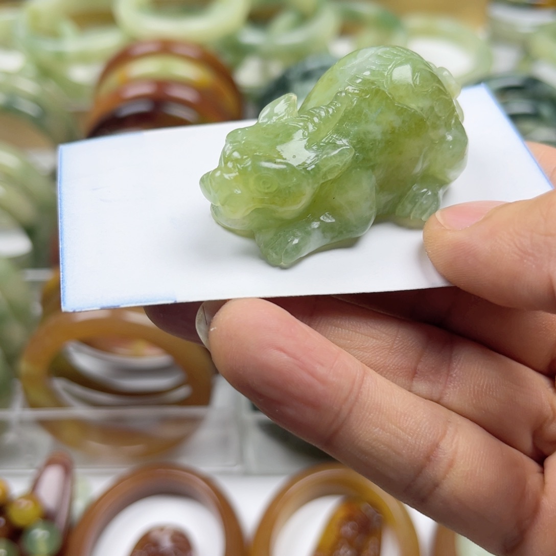 透闪石-蛇纹石玉手镯未镶嵌