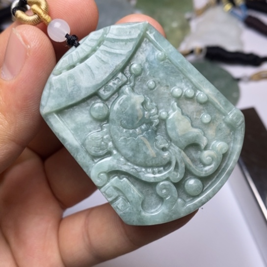 翡翠未镶嵌颈饰翡翠